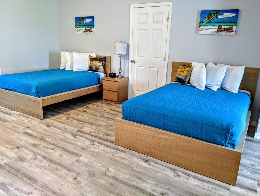 Deluxe Studio with Two full Size Beds  interior